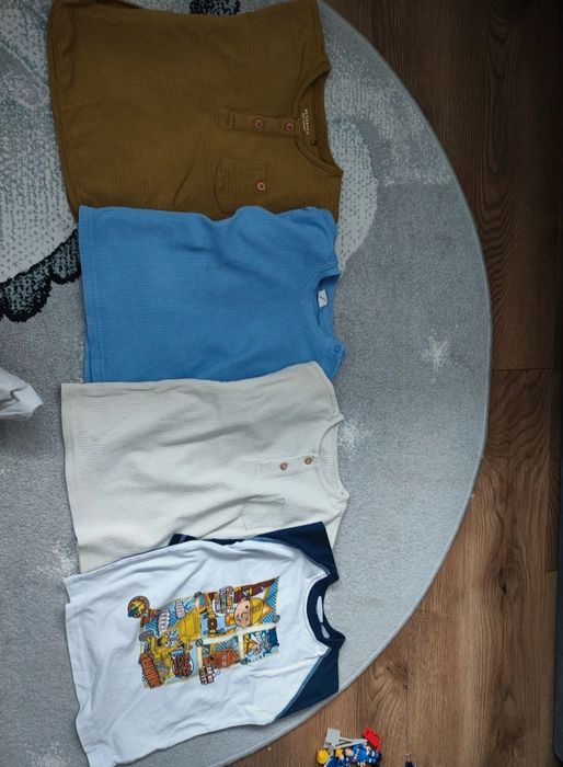 16 koszulkę z długim rękawem