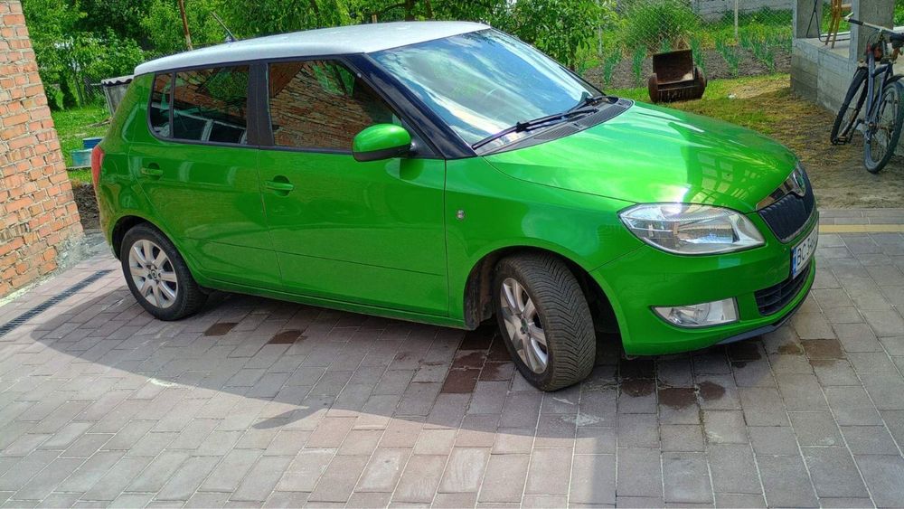 Skoda fabia 1.2 бензин (2012)
