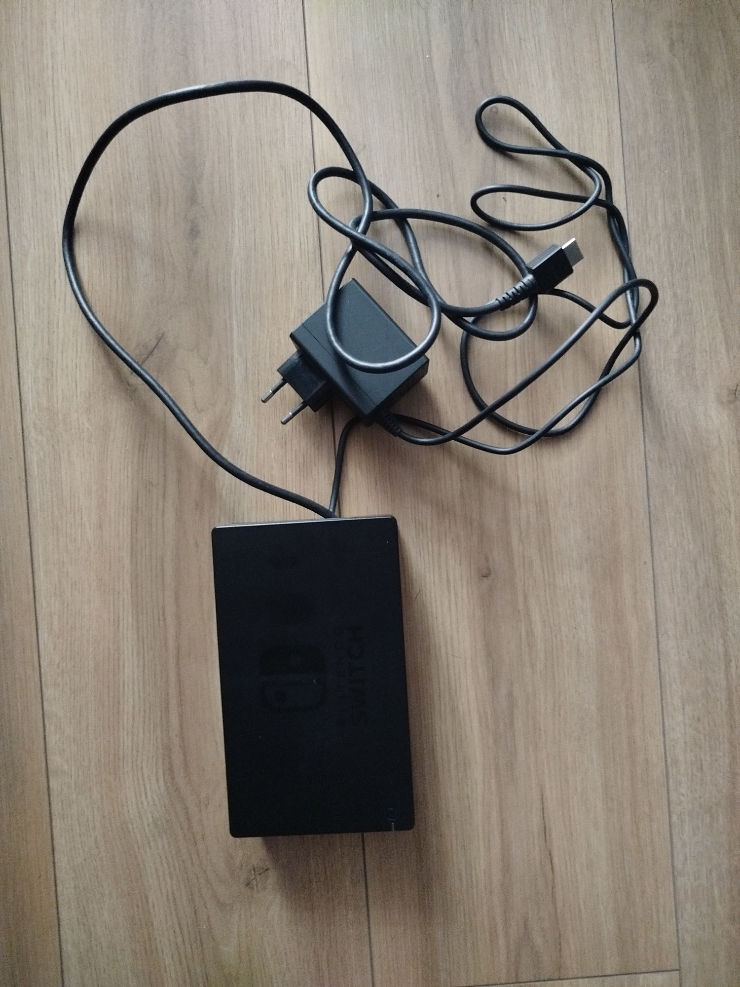 Konsola Nitendo Switch HAC-001(-01)+Kontroler Switch Czerwono-niebiesk