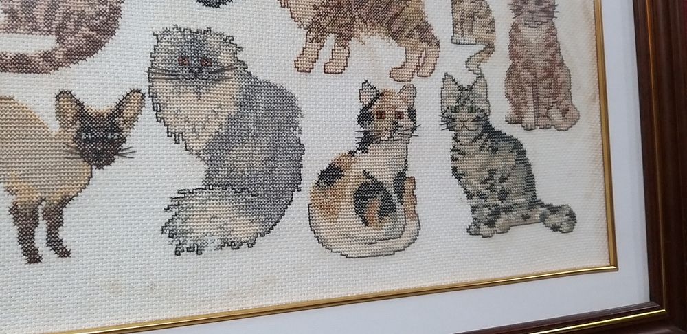 Quadro com gatos, em ponto cruz.