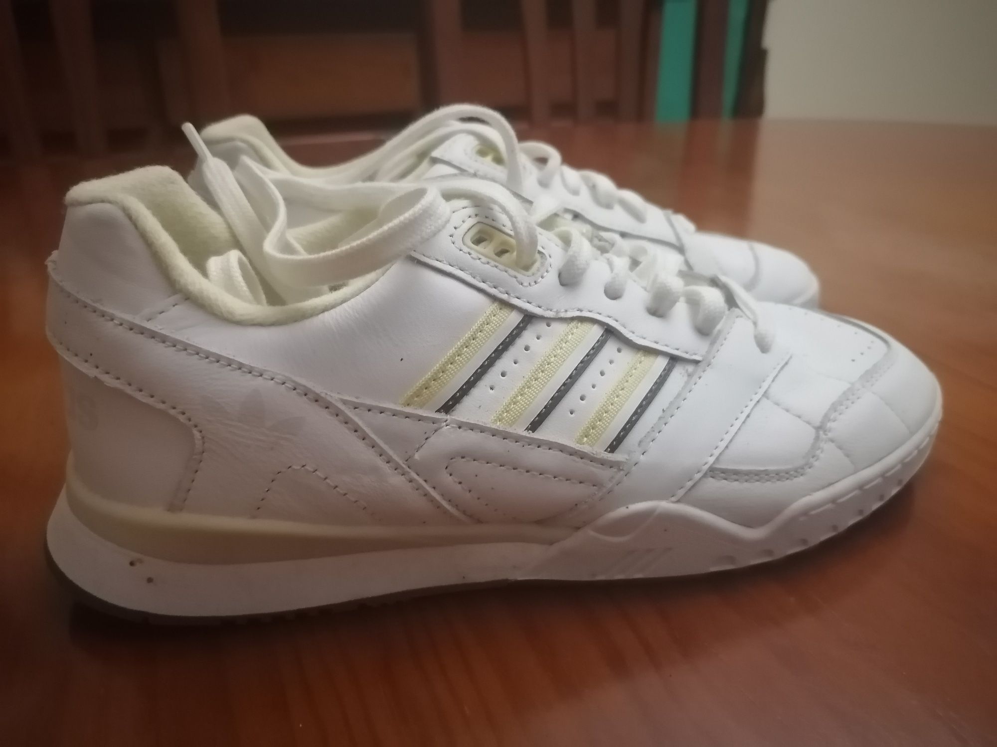 Ténis Adidas novos