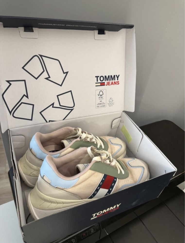 Sprzedam sneakersy Tommy Hilfiger r. 38 (jak 37,5)