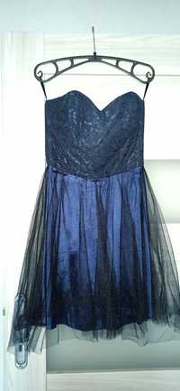 Granatowa sukienka bez ramiączek z tiulem