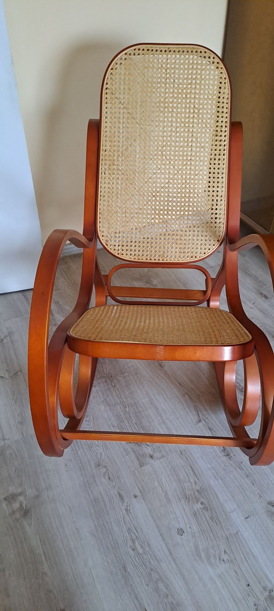 Fotel bujany rattanowy