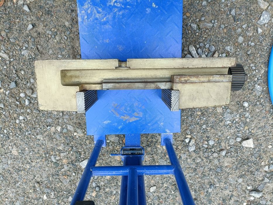 Imadło maszynowe, niskie, 160 mm szczęki, sprawne w 100% bardzo ładne