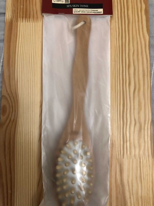 Масажна щітка з дерев'яною ручкою, Uterra.