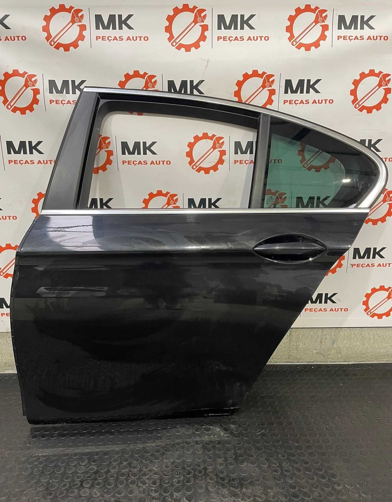 Porta traseira esquerda BMW F10 520 Ano 2014