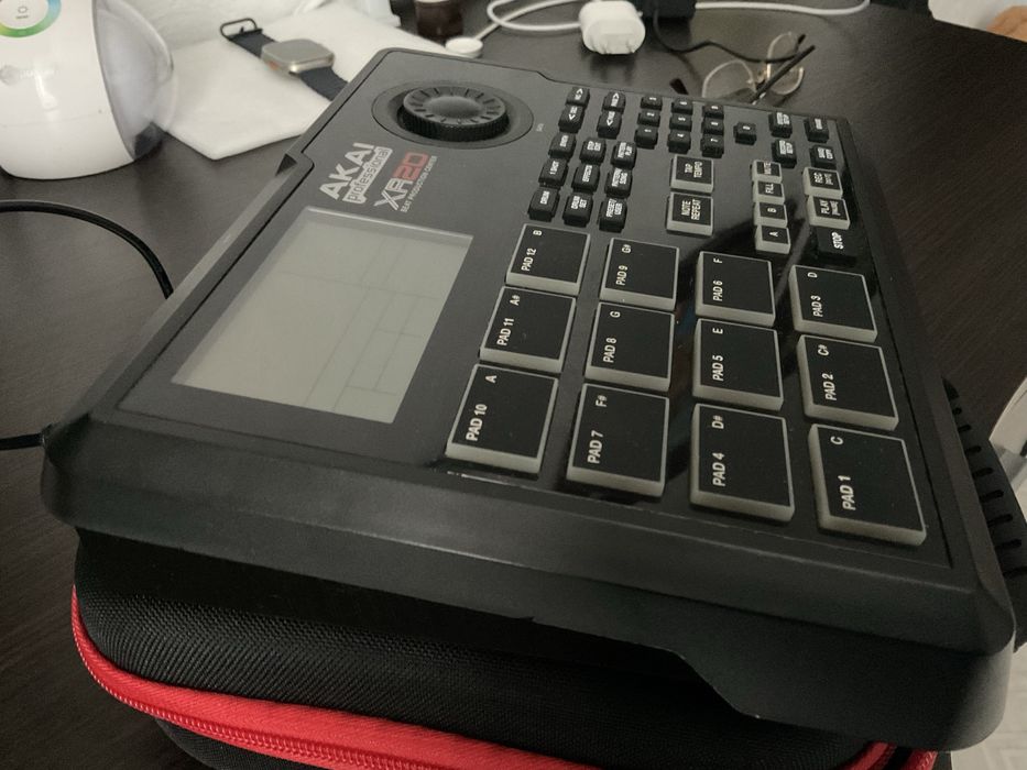 Продам beat production center Akai XR20