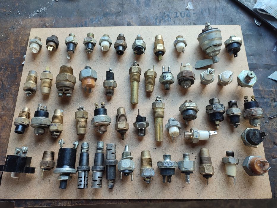 Датчики давления масла воды 12-24 пр -во СССР новые