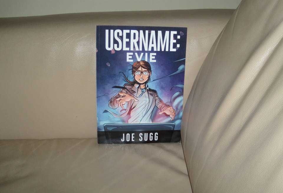 Komiks Username: Evie Joe Sugg