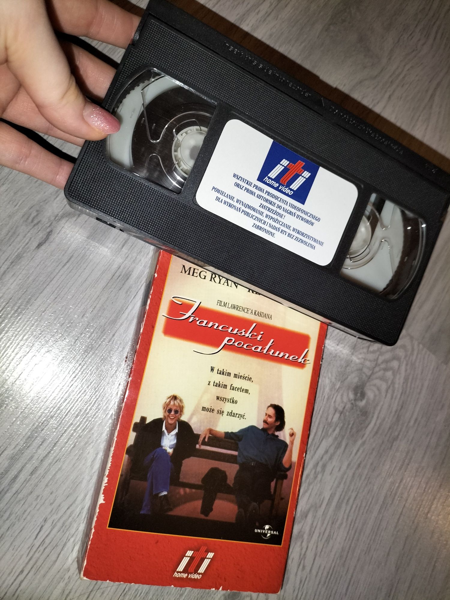 Francuski pocałunek komedia romantyczna 90s retro vintage kaseta VHS