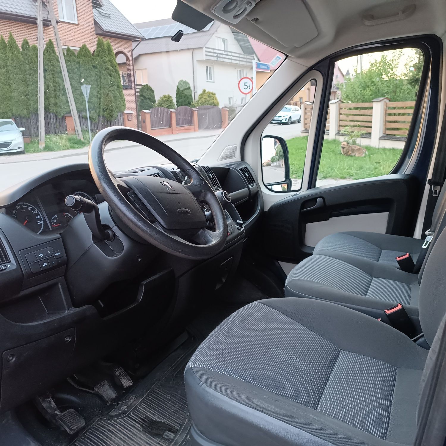 Peugeot boxer 2014r brygadówk, 6 osób, klimatyzacja.