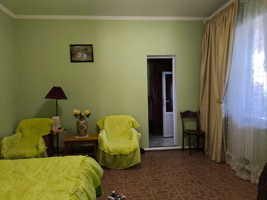 село Дачное, добротный дом 2 эт, 10 сот.  Рядом Нерубайское.