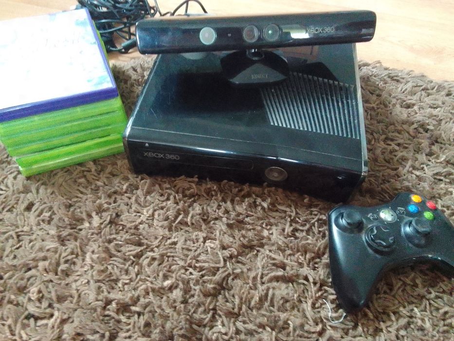 Xbox 360 slim + kinect