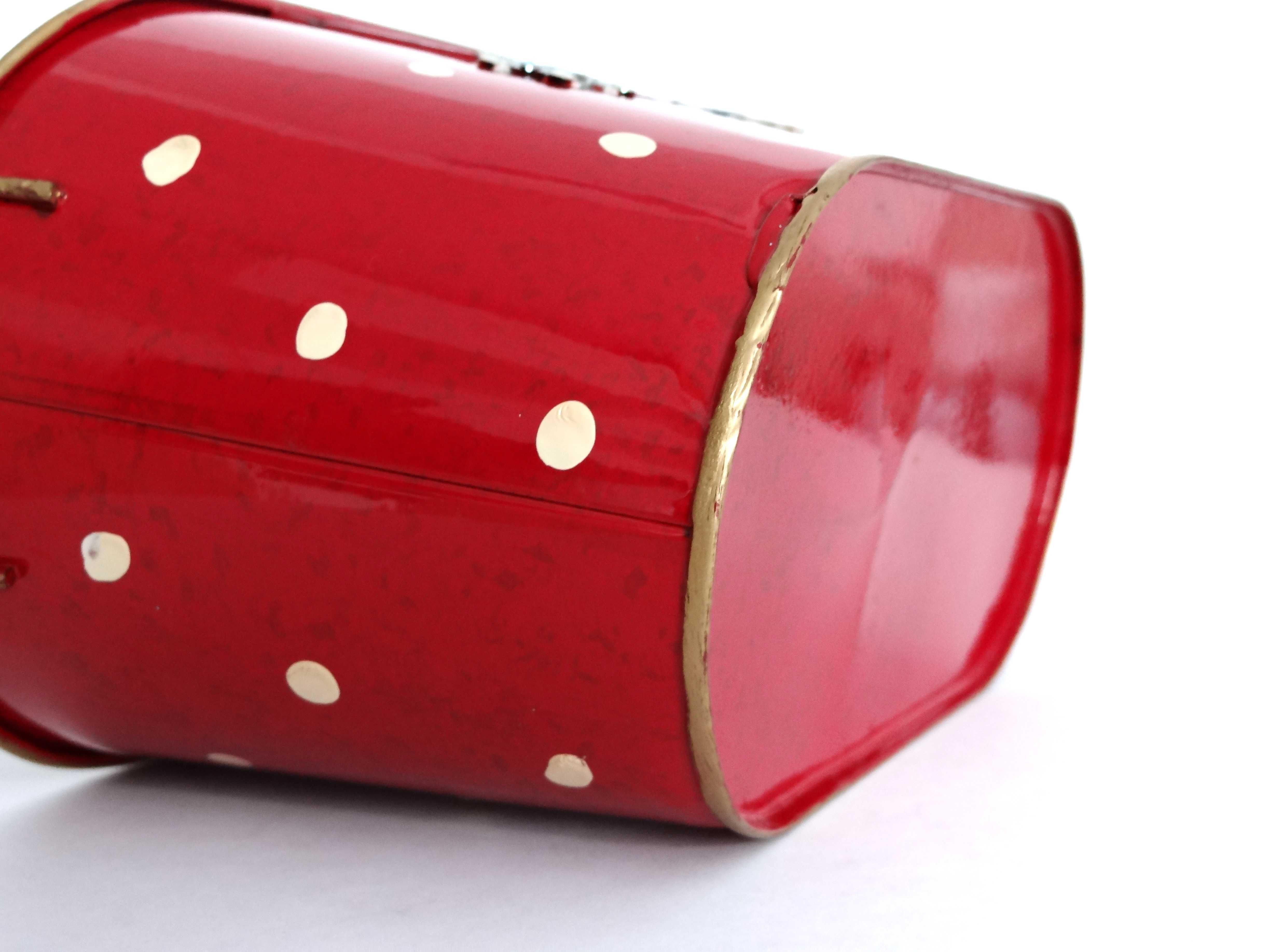 Czerwony metalowy koszyk świąteczny | nowy