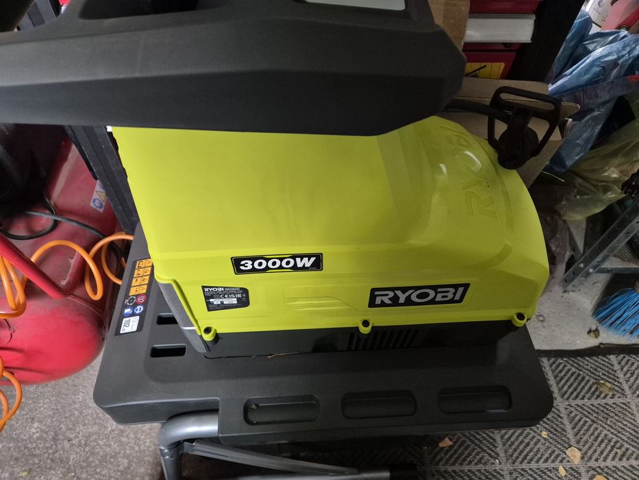 Rozdrabniacz do gałęzi Ryobi RSH3045U