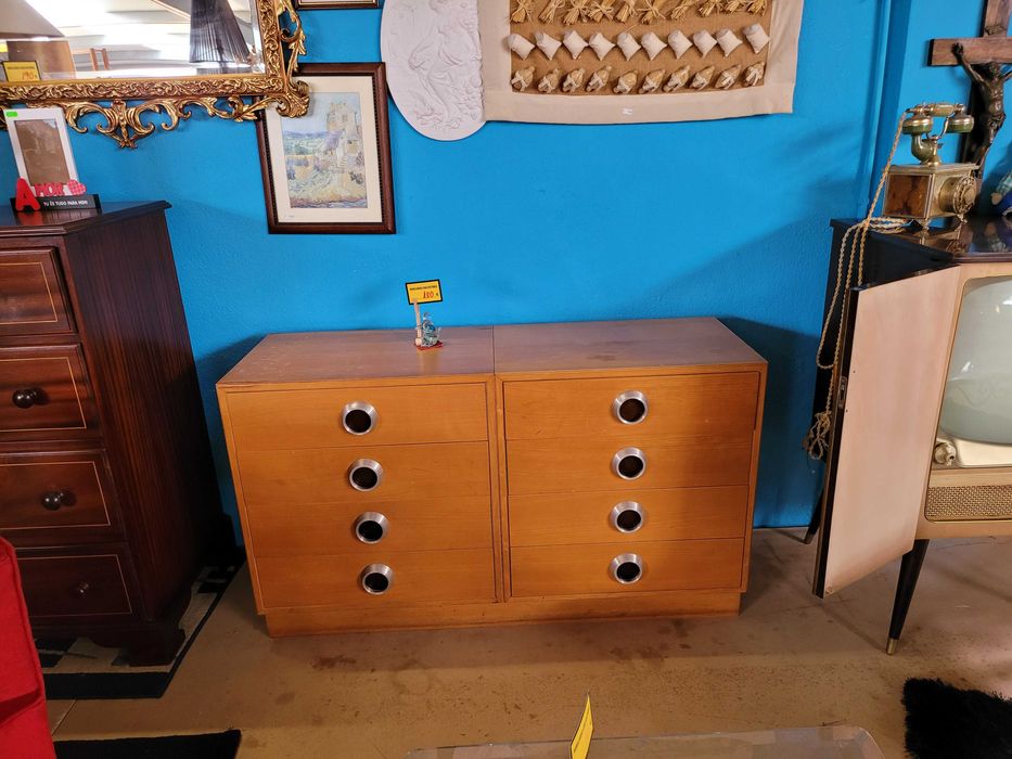 Cómoda vintage de 8 gavetas - Bom estado geral