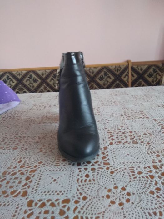 Шкіряні чобітки 37 розмір, ідеальний стан.