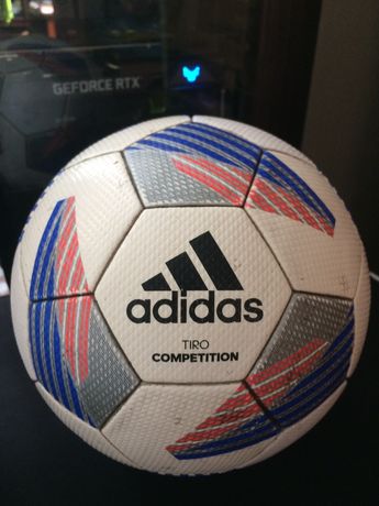 Футбольний м’яч Adidas