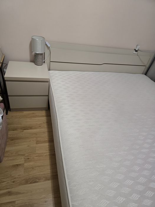 Łóżko z płyty 160x200 z dużym pojemnikiem i grubym, wygodnym materacem