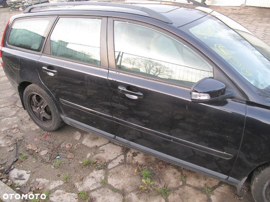 Volvo V50 D5 drzwi prawe przód kompletne kolor 452 46 z 2009 roku