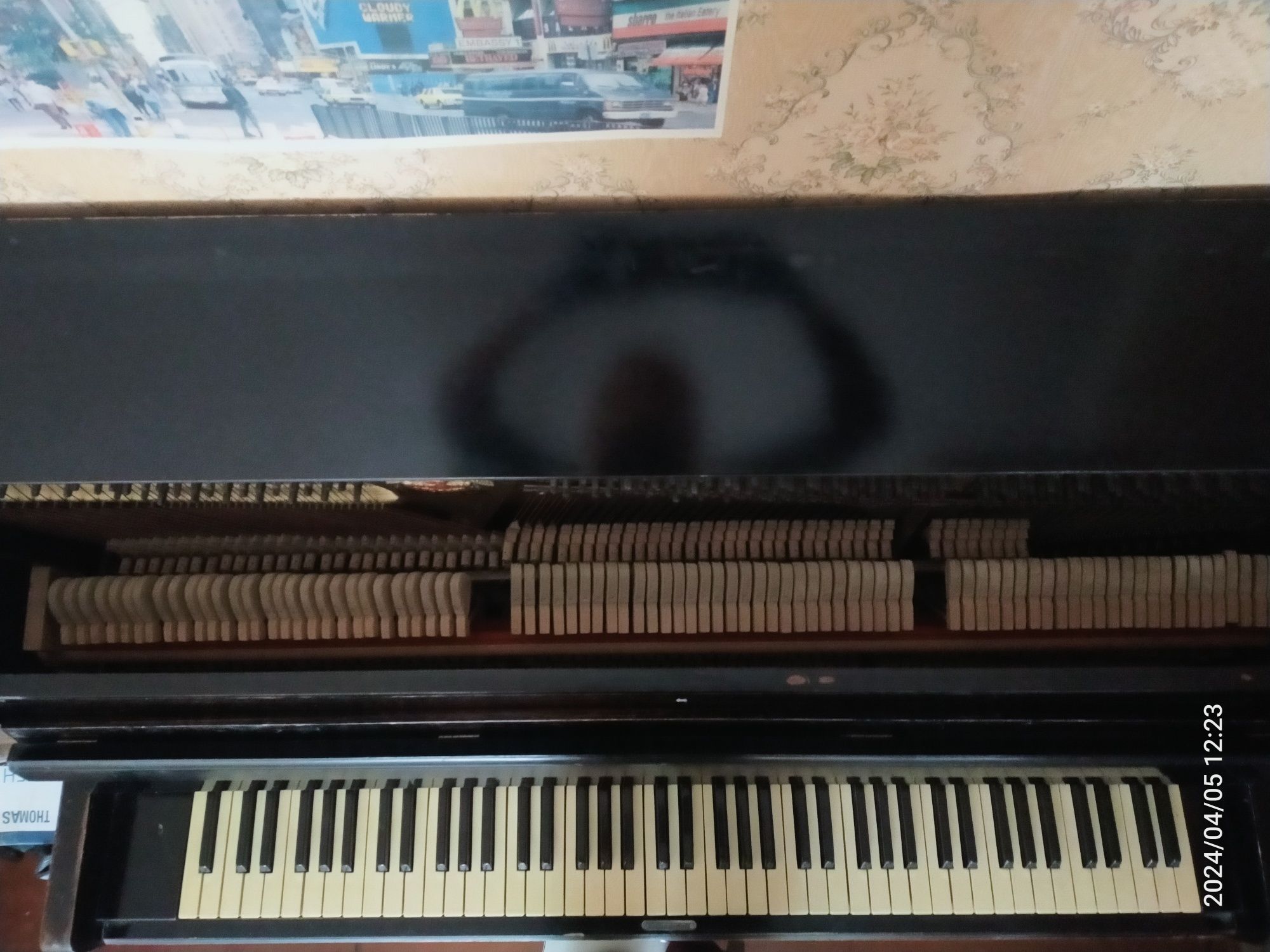 Пианино Украина продаю