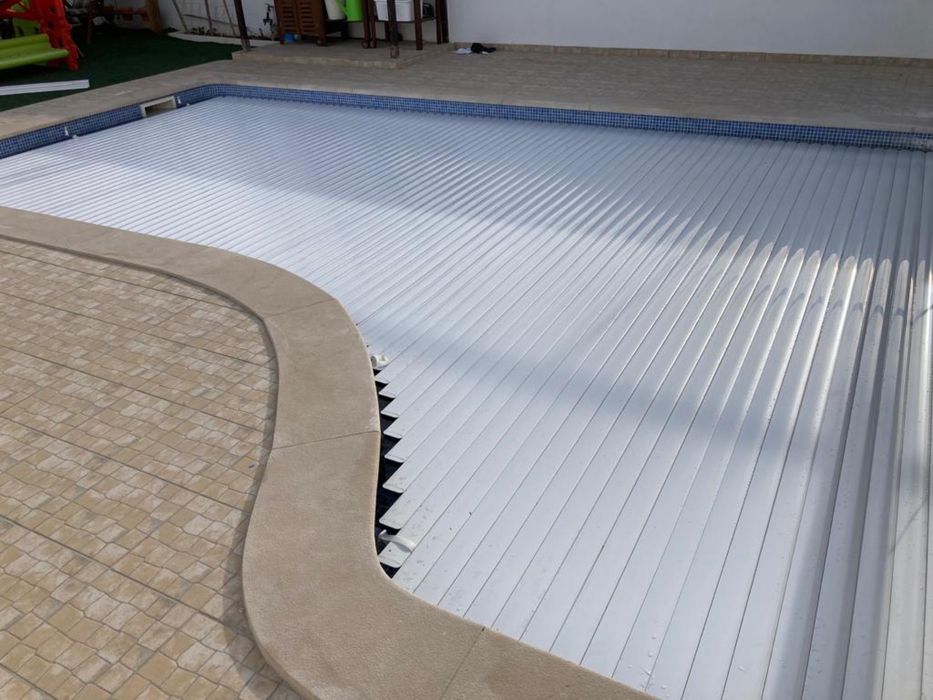 Cobertura  segurança piscina  norma francesa de protecao para crianças
