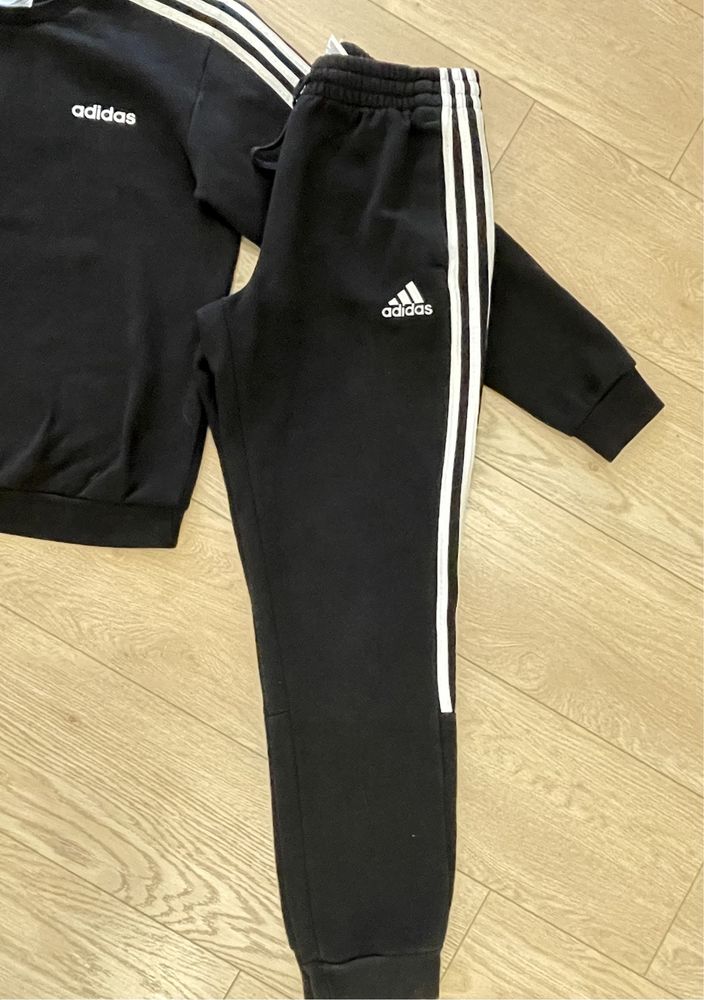 Спортивний костюм adidas