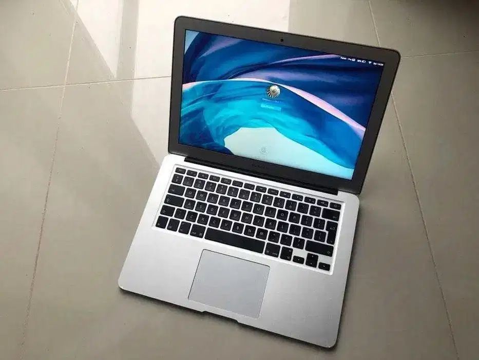 —- CIENKI I LEKKI —- Laptop Apple Macbook Air 13 i5 SSD PIĘKNY!!