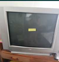 Продам телевизор с плоским экраном диаметр экрана 63 см