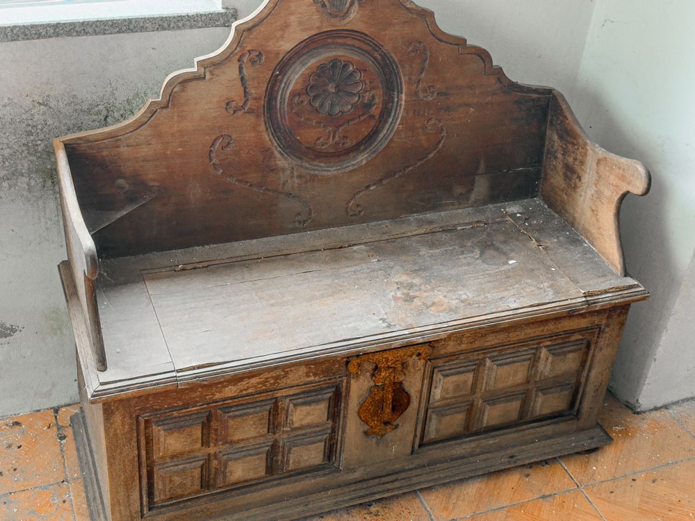 Móvel antigo de sala/malas de arrumação