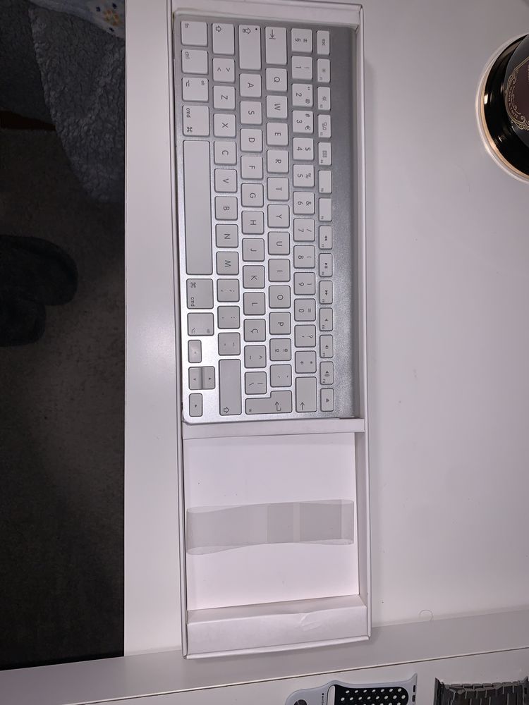 Apple Wireless Keyboard Português - não conecta