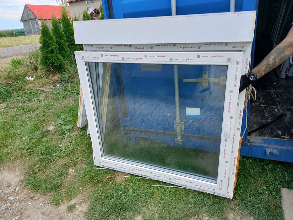 Okno 132x117 nowe 3-szybowe rozwierno uchylne białe plastikowe