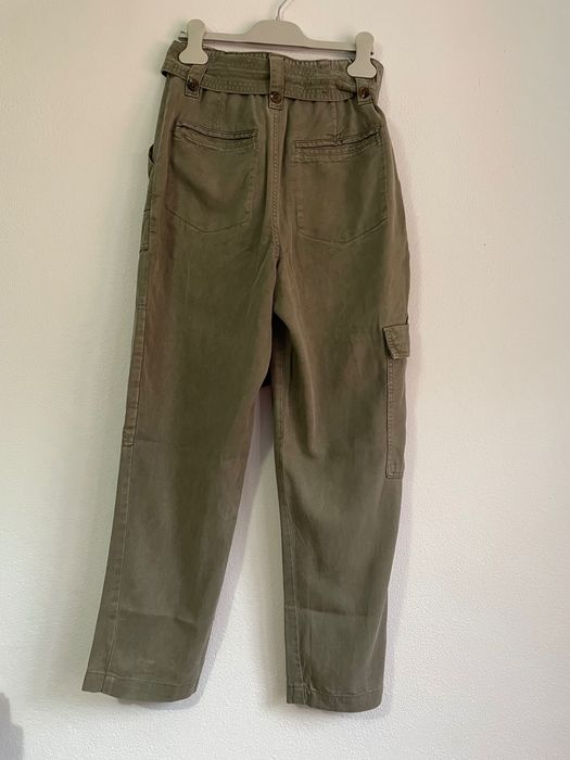 Calças verdes caqui