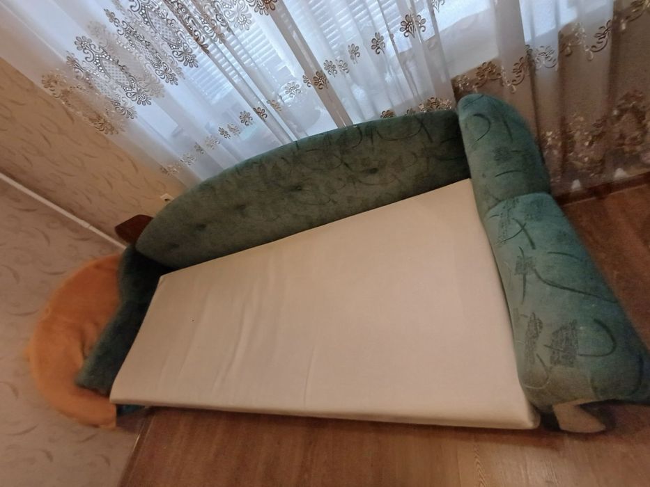Диван б/у 3500 торг умістин (самовивіз) з міста Умань