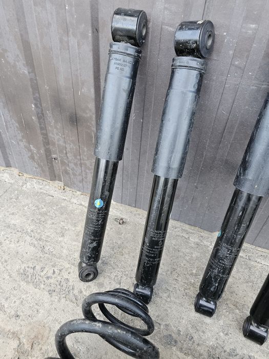 Амортизатор Трафік пружина Віваро Амортизатори Прімастар стойки Трафик