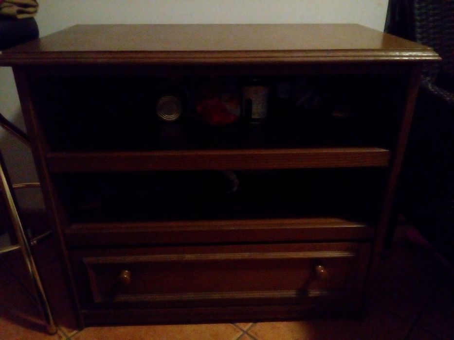 Drewniana szafka pod tv