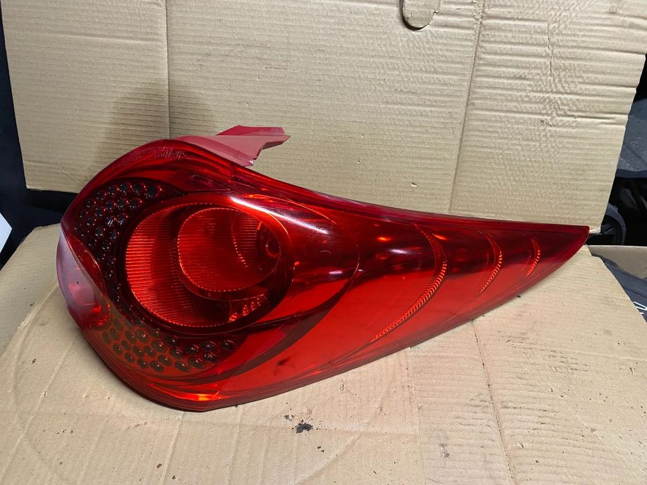 LAMPA TYLNA PRAWA WKŁAD PEUGEOT 207 SW KOMBI 9680157980