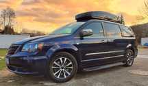 Chrysler Town & Country LPG, niski przebieg, stan bardzo dobry