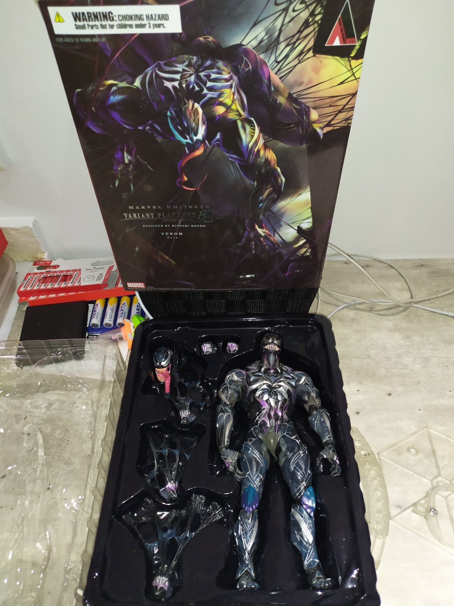 Venom play arts kai figurka