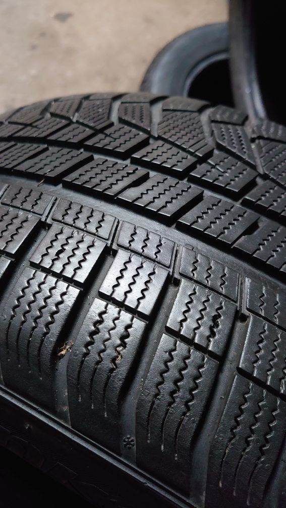 Пара зимних шин Hankook Winter i'cept evo 2 suv RUNFLAT 255/55 r18