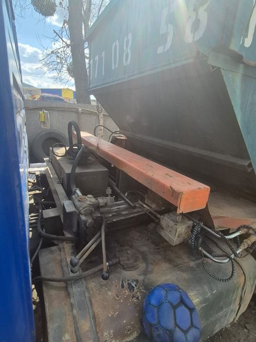 Продам ЗИЛ мусоровоз.Лодка