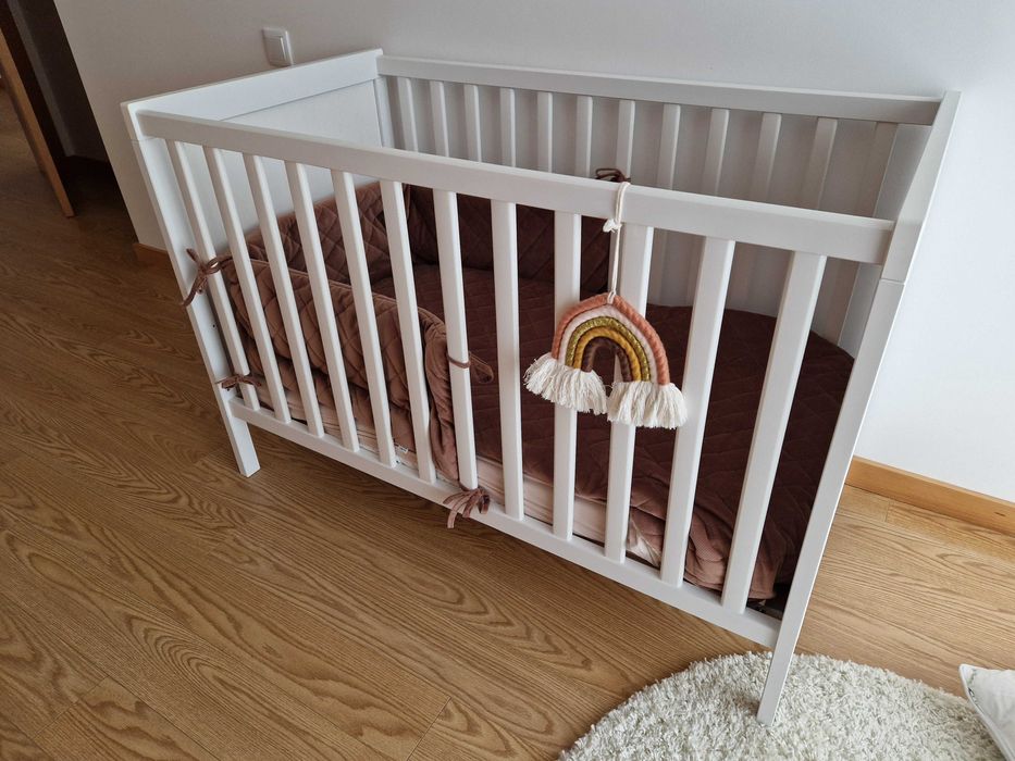 Cama bébé e colchão