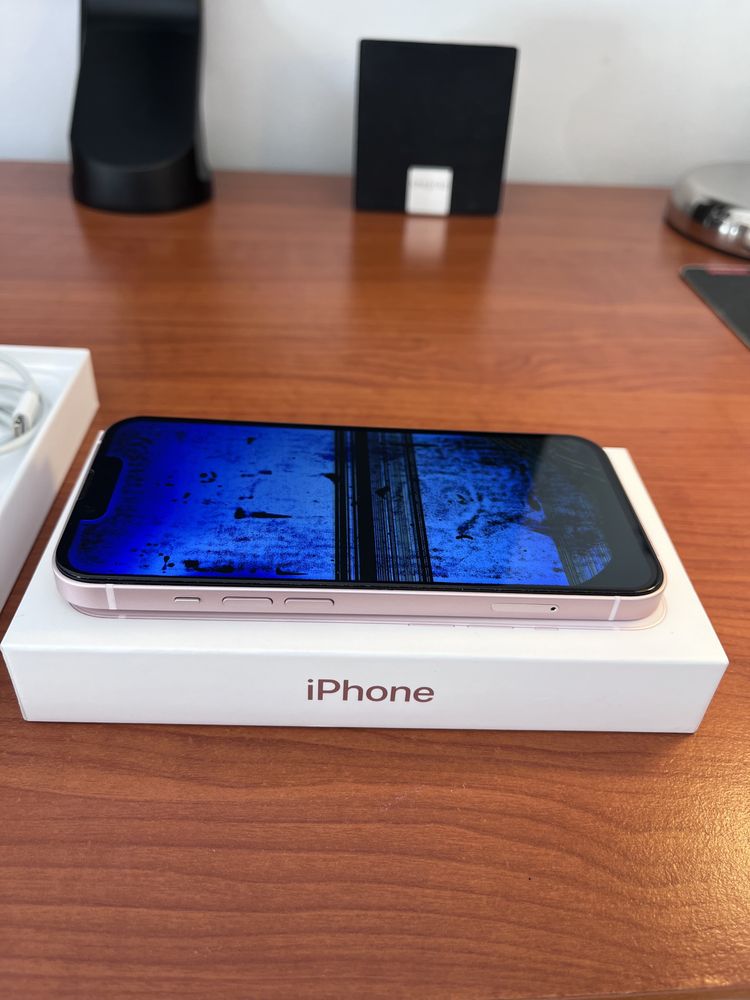 Apple Iphone 13 Pink 128 GB uszkodzony ekran