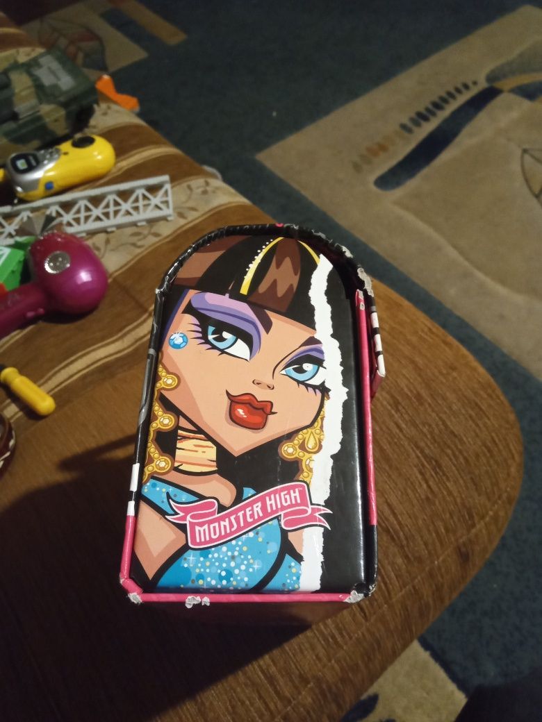 Kuferek monster high