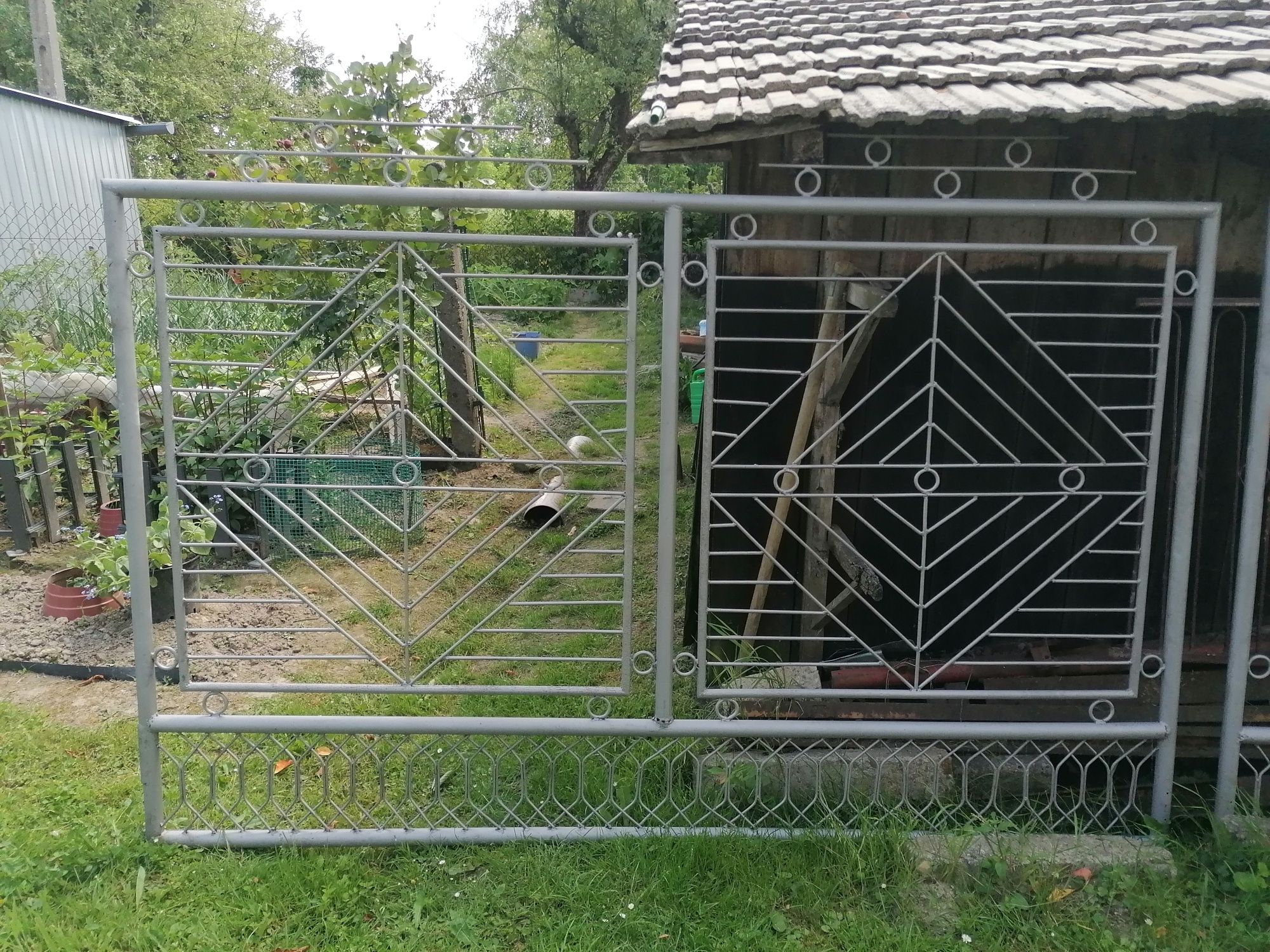 Brama wjazdowa uchylna wyśrutowana  dwu skrzydłowa + furtka