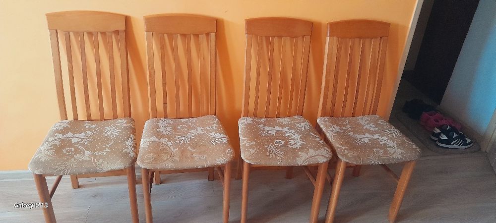 Krzesła sosnowe  - 4szt. .