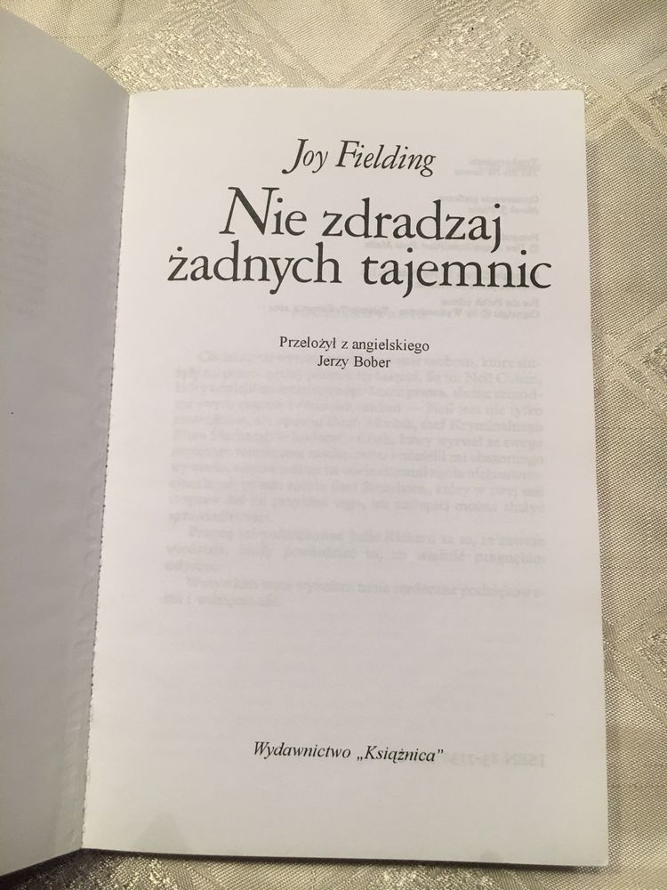 Joy Fielding książka Nie zdradzaj żadnych tajemnic powieść