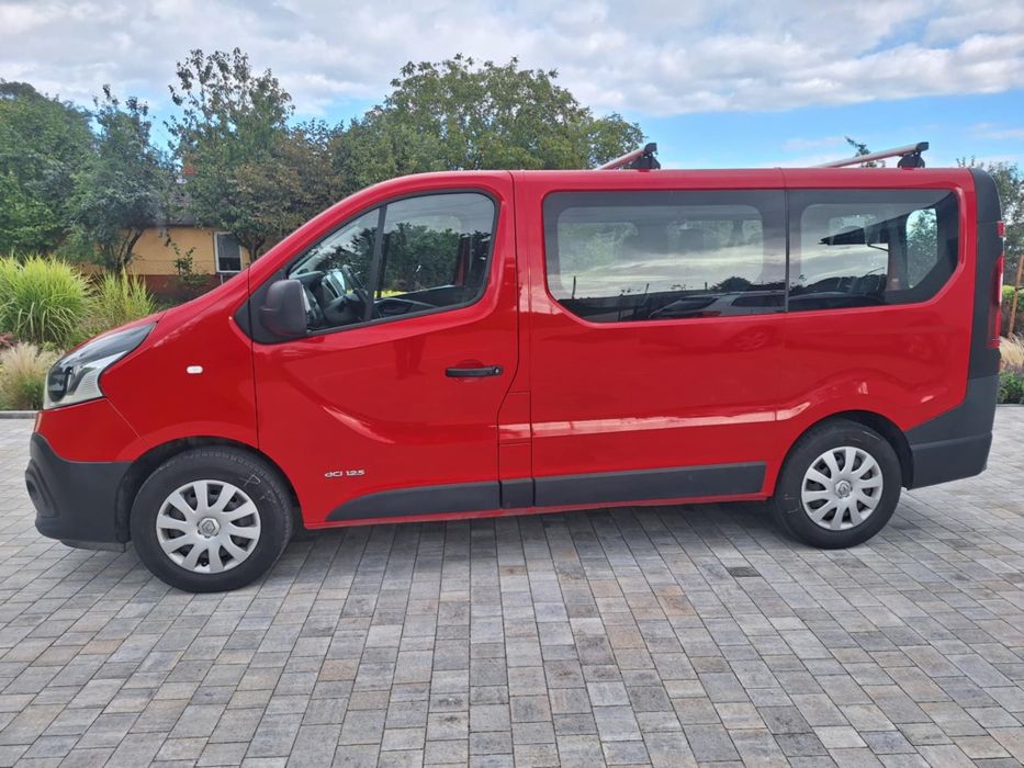 Renault Trafic 9-cio osobowy 2016 r