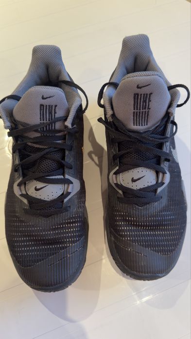 Sapatilhas Nike, tamanho 41, ideal para basquetebol!